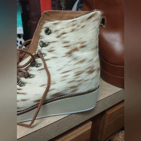 Ladies - Picture 6 of 7